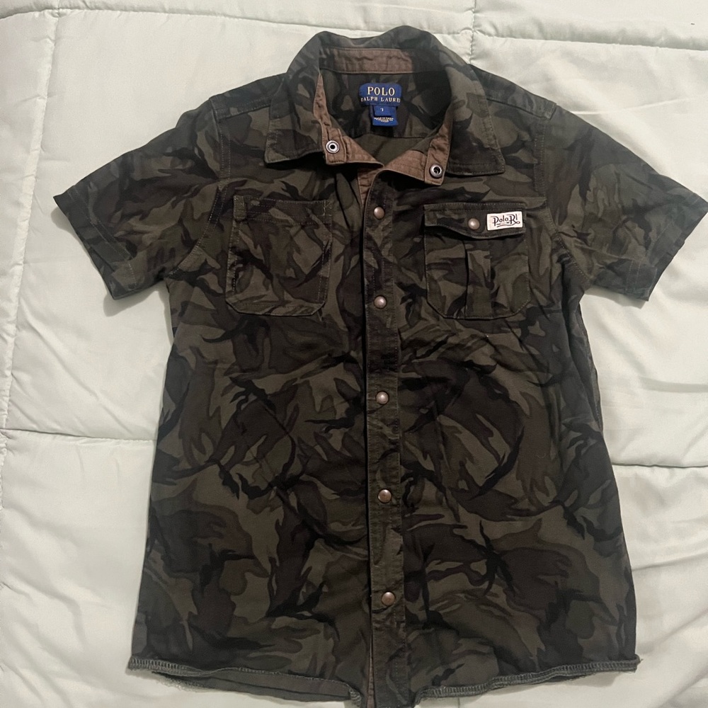 Ralph Lauren kids camouflage button down short sleeve shirt. Boys size 7